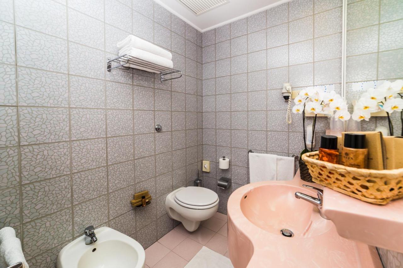 גביצ'ה מארה Hotel Alexander מראה חיצוני תמונה