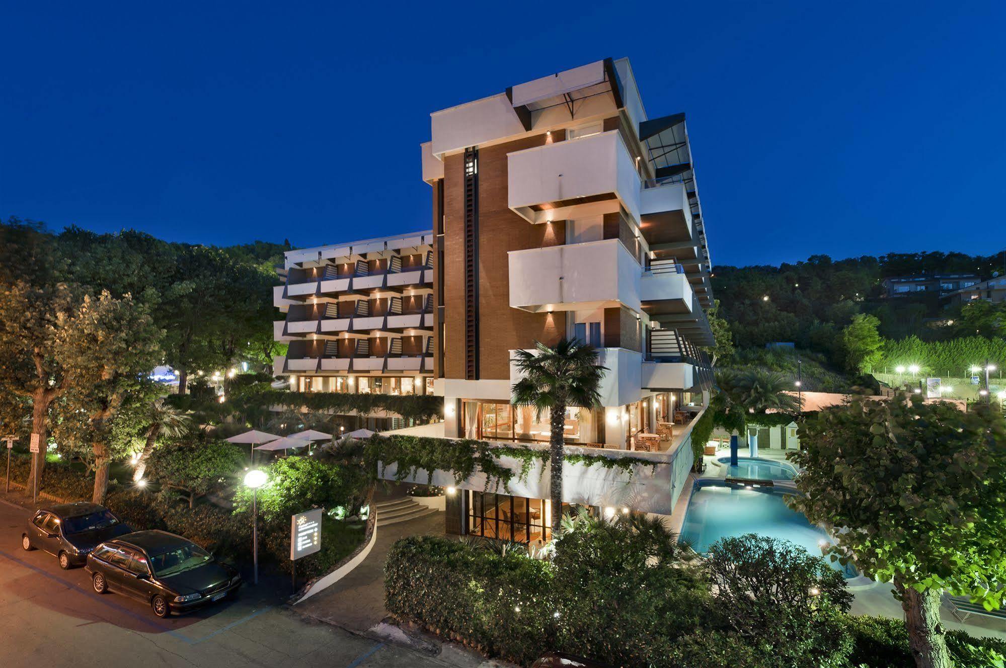 גביצ'ה מארה Hotel Alexander מראה חיצוני תמונה
