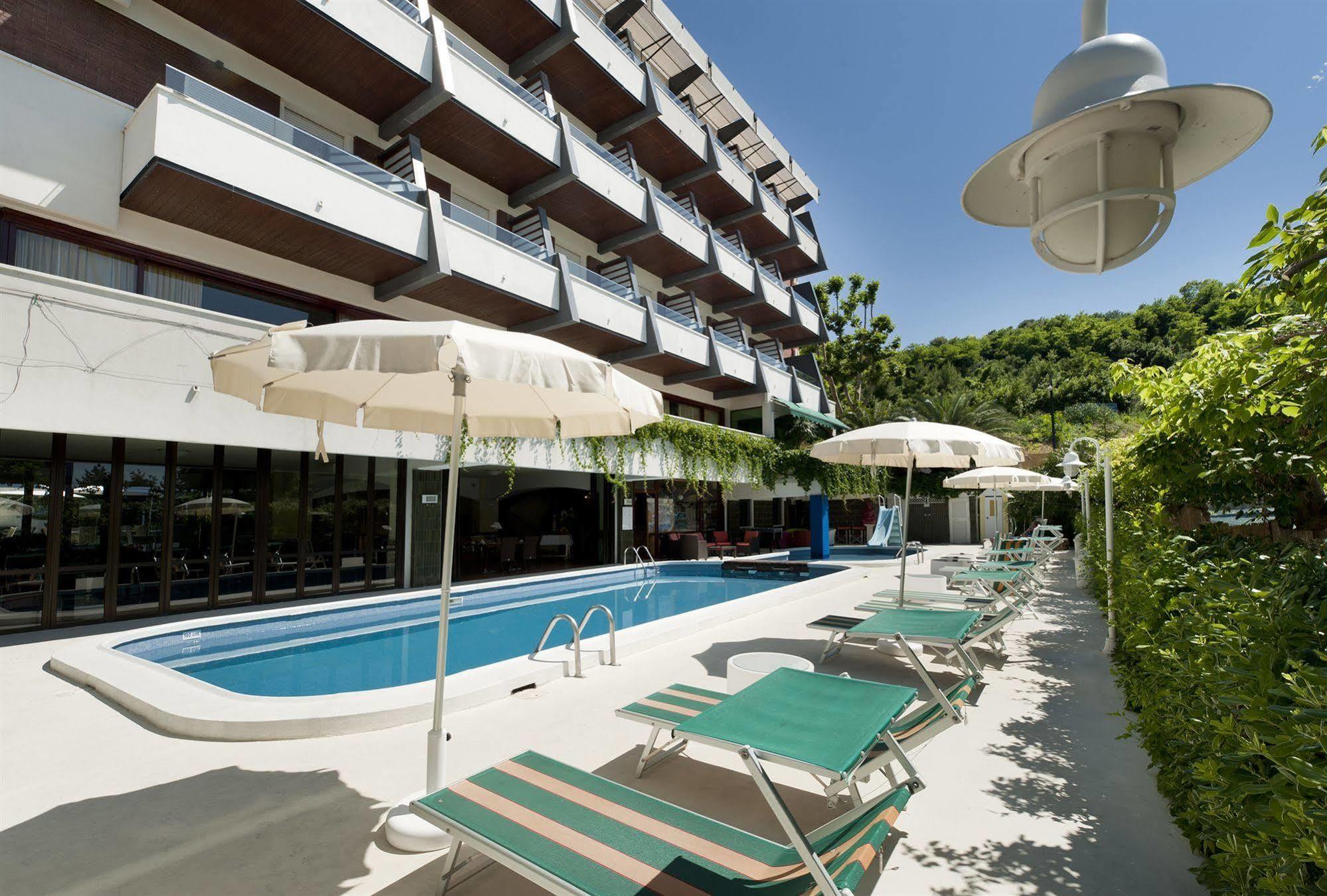 גביצ'ה מארה Hotel Alexander מראה חיצוני תמונה